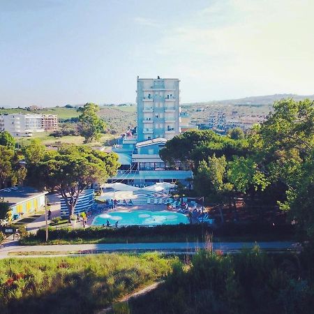Hotel Perrozzi Vasto Dış mekan fotoğraf