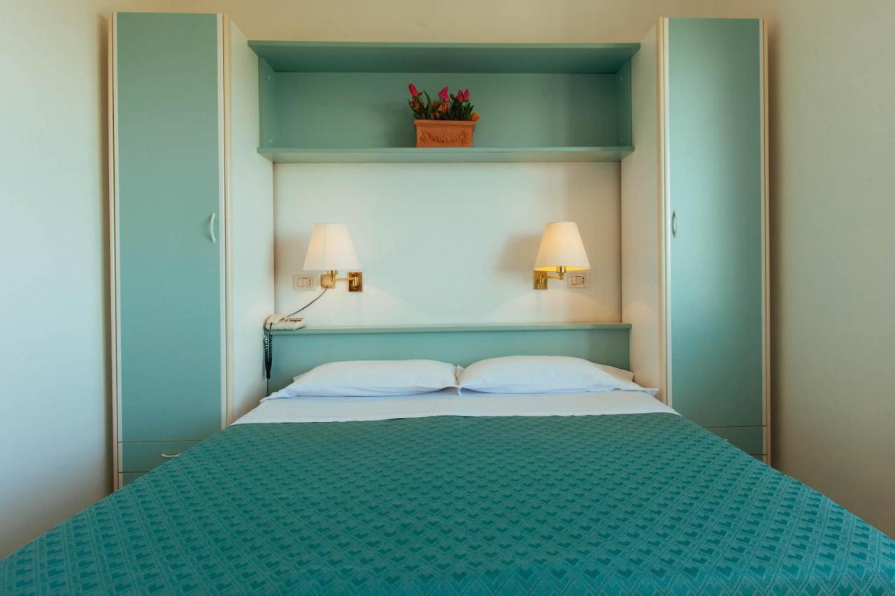 Hotel Perrozzi Vasto Oda fotoğraf