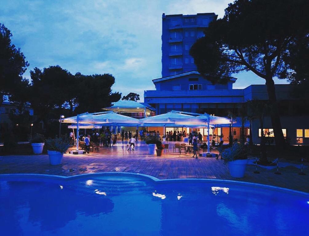 Hotel Perrozzi Vasto Dış mekan fotoğraf